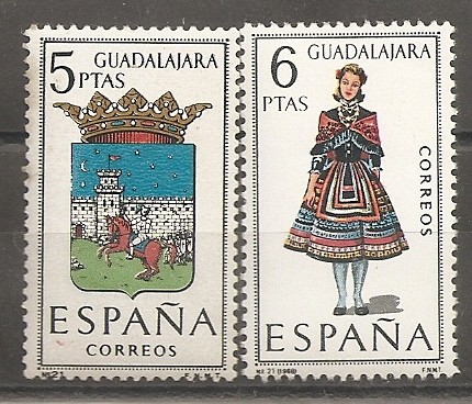 Escudo y traje típico (Guadalajara)