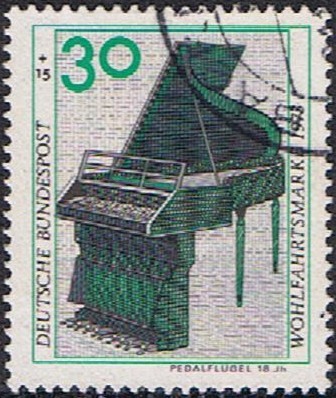 INSTRUMENTOS MUSICALES. PIANO A PEDAL, SIGLO XVIII