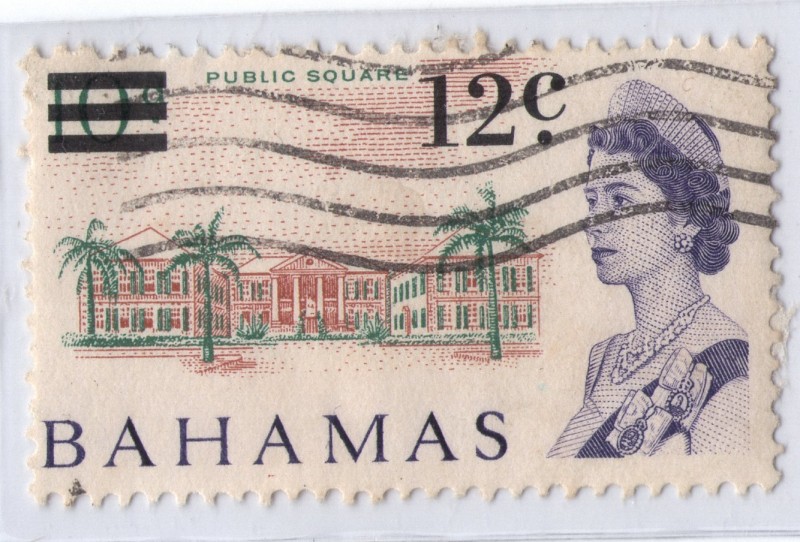 Reina Isabel II y la plaza pública de Nassau