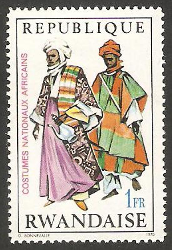 349 - Traje típico africano de Nigeria del Norte