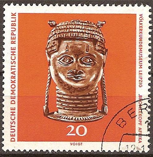 Museo etnologico de Leipzig.Cabeza de bronce-Africa(DDR)
