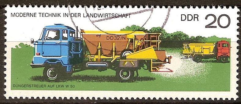 Tecnologia moderna en la agricultura- Abonadoras en camiones (DDR)
