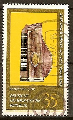 Instrumentos antiguos de la Vogtland.Concierto de cítara (1891)DDR.