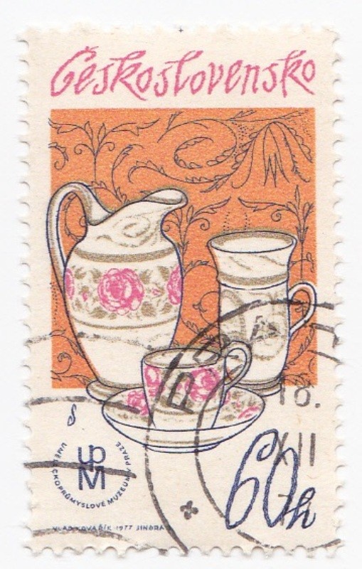 2220 - Porcelana checoslovaca, cafetera y taza