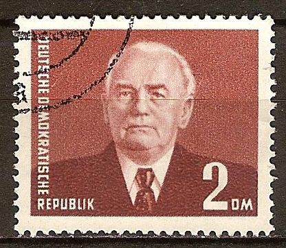 Wilhelm Pieck (primer presidente de la R.F.D-DDR) .