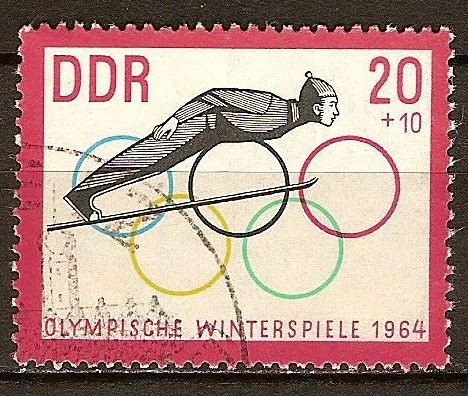 Juegos Olímpicos de Invierno, Innsbruck, 1964.Saltador de esquí en fase de vuelo (DDR)