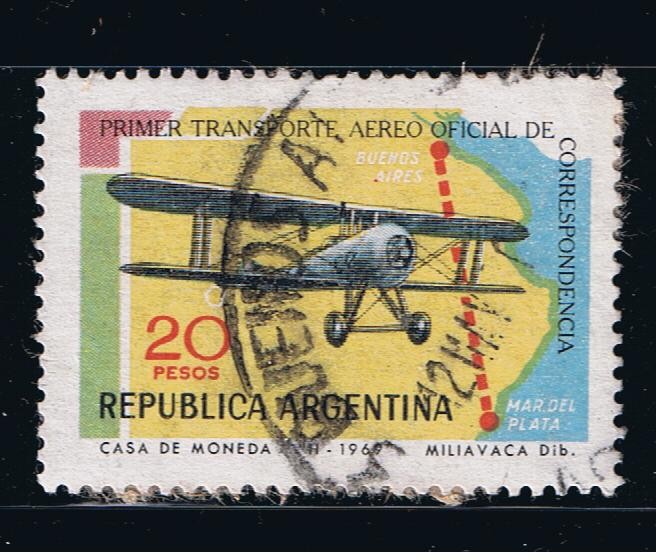 Primer transporte aéreo oficial de correspondencia.