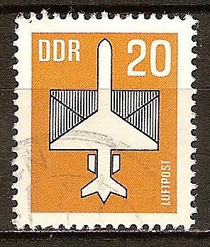 Correo aéreo.Avión y el sobre (las alas son parte de la dotación)DDR
