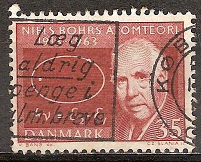 50a Aniv de la teoría atómica de Bohr. Profesor Niels Bohr.