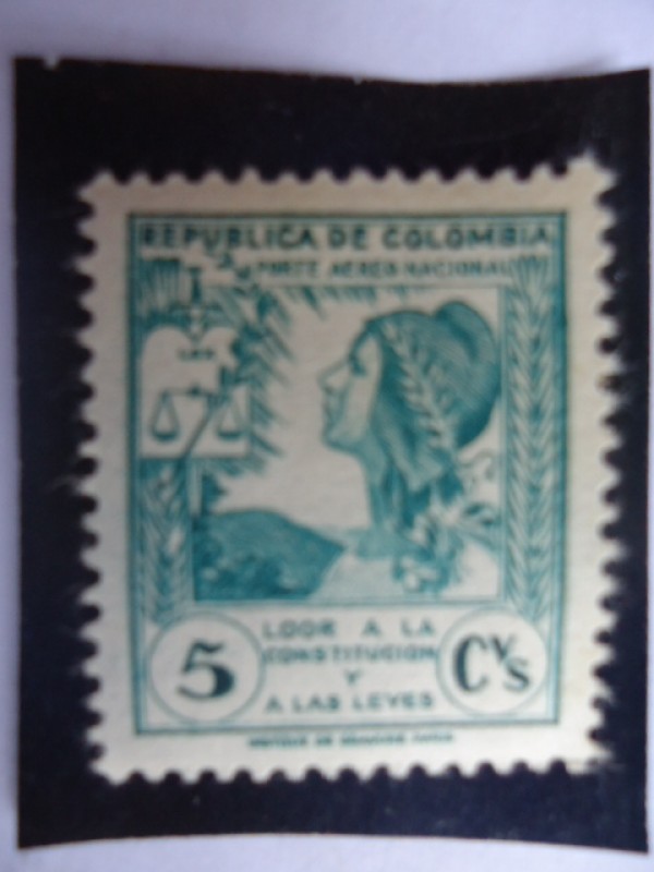 Loor a la Constitución y a las Leyes.