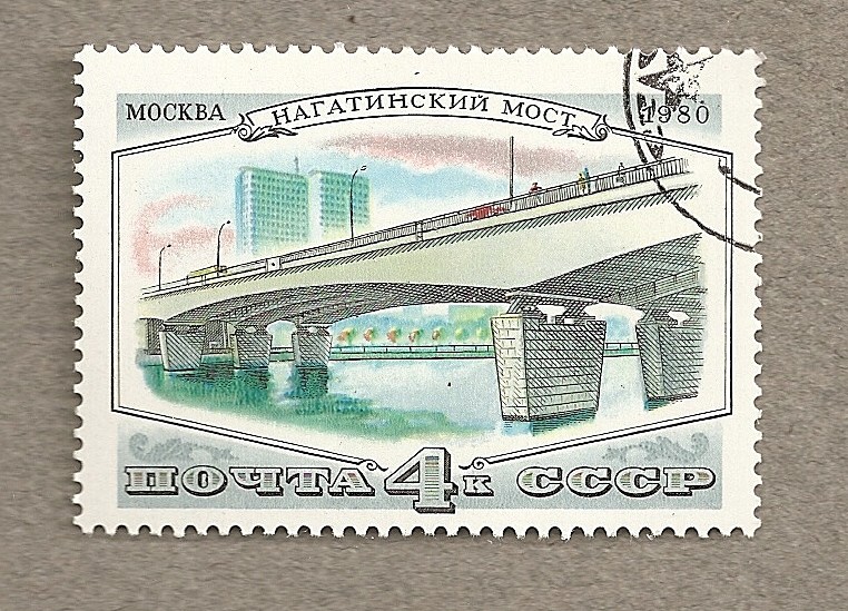 Puente en Moscú