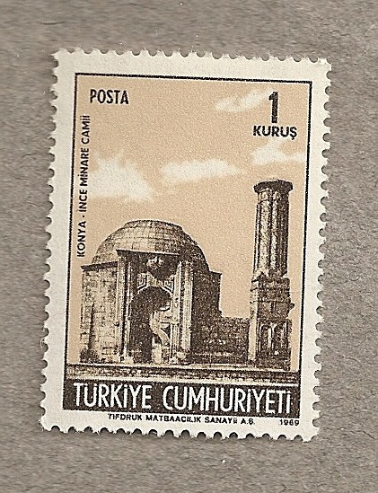 Minarete y mezquita de Konya