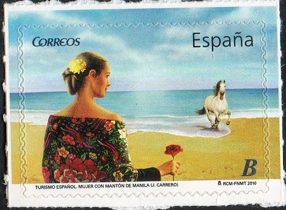 4532- Turismo español. Mujer con mantón de manila.