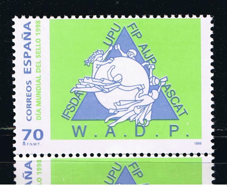 Edifil  3589  Día del Sello.  Logotipo de la Asociación Mundial para el Desarrollo de la Filatelia. 