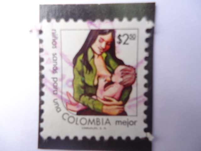 Niños Sanos para una Colombia mejor - Bebé en pecho.