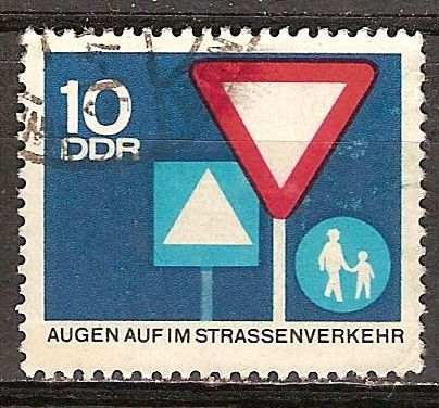 ojos abiertos en el tráfico por carretera-DDR