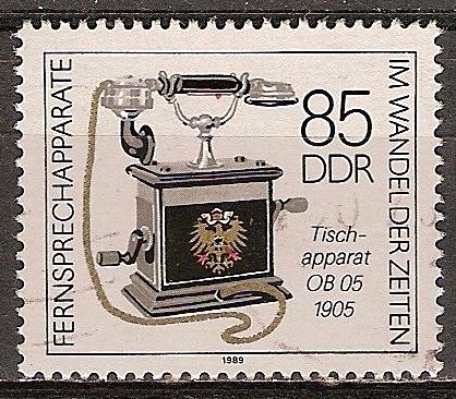 Aparatos telefónicos de la Edad(Teléfono de escritorio OB 05 de 1905 )DDR.
