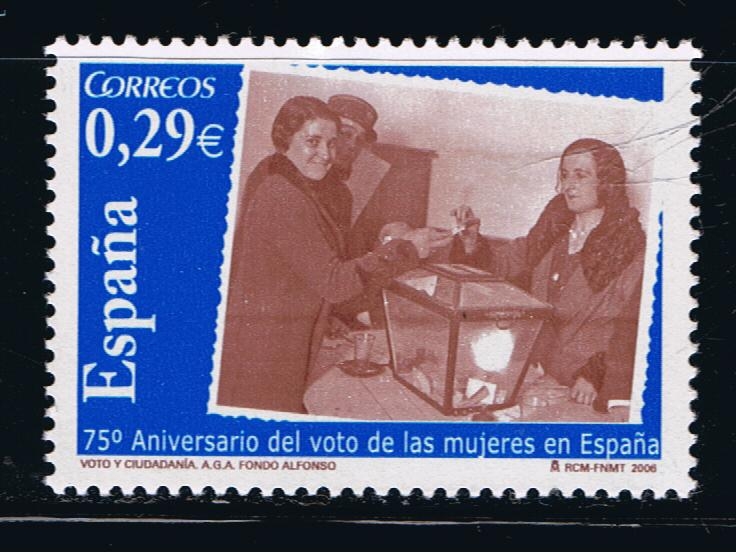 Edifil  4223  75º aniv. del voto de las mujeres en España.  