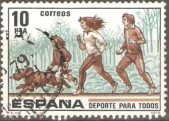 FAMILIA  CORRIENDO  JUNTO  A  SU  MASCOTA