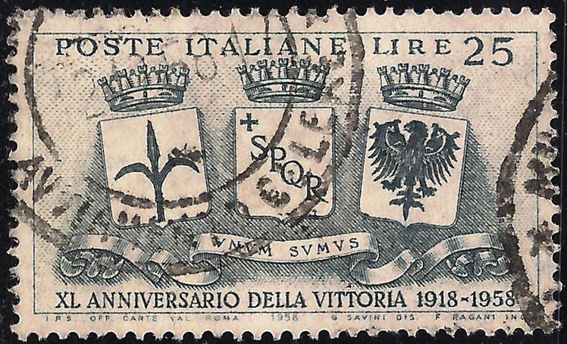 40 aniversario de la victoria de Italia en la I Guerra Mundial. Escudos de Armas de Trieste, Roma y 