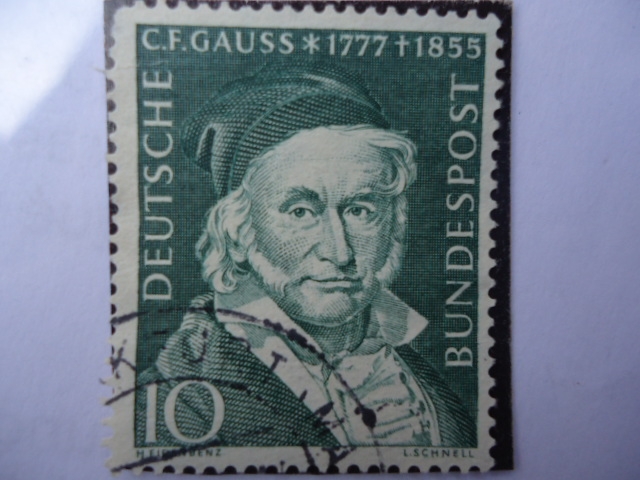 C.F Gauss- (Johann Cari Friedrich Gauss)1777-1865-Matemático y Físico.