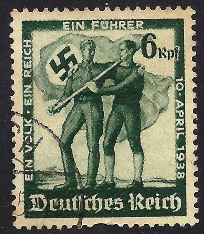 Alemán y austríaco con la bandera nazi