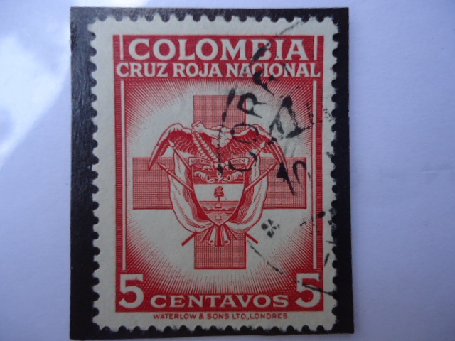 Cruz Roja Nacional y Escudo de Colombia.