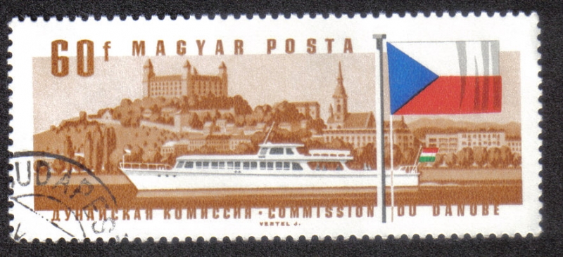 Comisión del Danubio, Hidrobús diésel, Castillo de Bratislava, Bandera checoslovaca