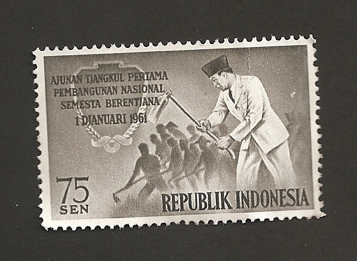 Presidente Sukarno con azada