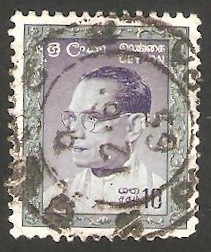A la memoria de S.W.R.D. Bandaranaike, antiguo primer ministro