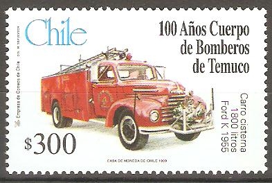 CENTENARIO  BOMBEROS  DE  TEMUCO.  CARRO CISTERNA  1800  LITROS  FORD  K  1955.