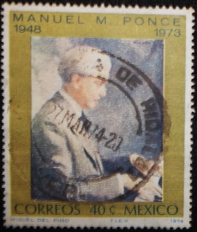 Manuel M. Ponce al piano