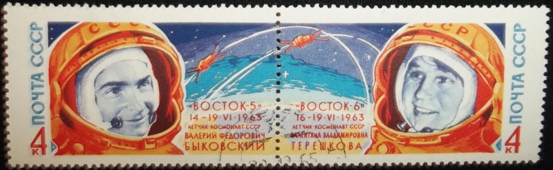 Cosmonautas V.F. Bykovsky y V.V. Tereshkova