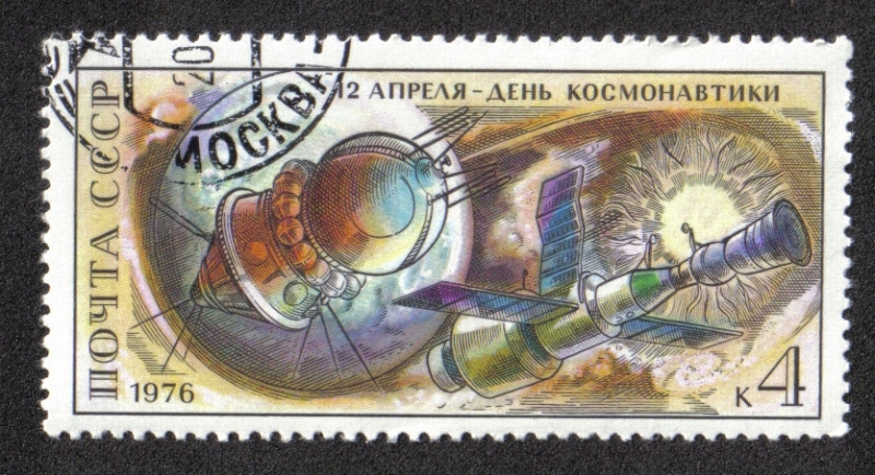 Nave espacial Vostok y una estación espacial Salyut