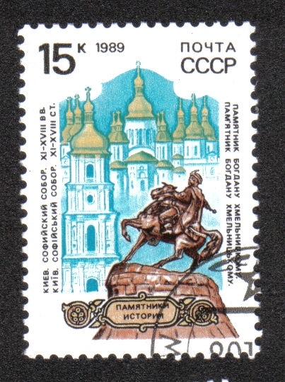 La catedral de Santa Sofía y la estatua de Bogdan Chmielnitsky , Ki