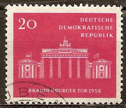 La Puerta de Brandenburgo, Berlín(DDR).
