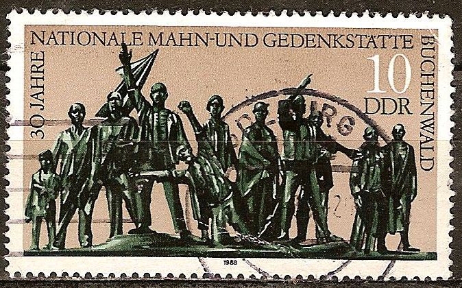 30 años monumento conmemorativo Buchenwald : Memorial en el Ettersberg cerca de Weimar por Fritz Cre