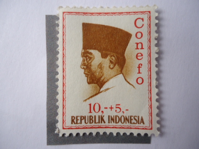 Sukarno.