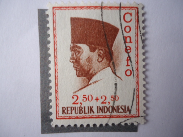 Sukarno.