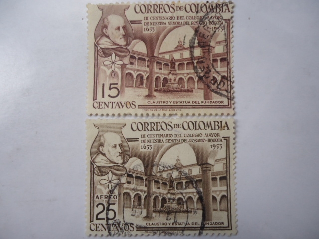 III Centenario del Colegio Mayor de Nuestra Señora del Rosario-Bogotá 1653-1953 - Claustro y Estatua