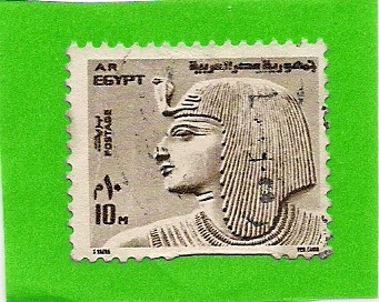 escultura de mujer egipcia
