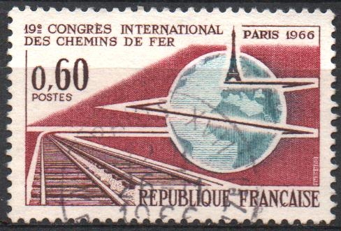 PISTAS  GLOBO  Y  TORRE  EIFFEL