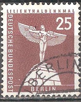 Edificios y monumentos de Berlín.Monumento a Lilienthal en Lichterf