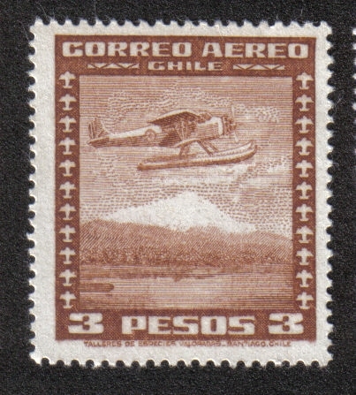 Avión sobre campo