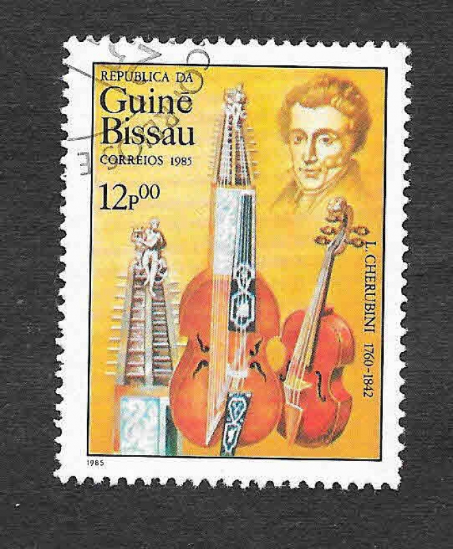 658 - Compositores e Instrumentos Musicales