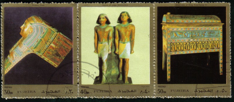 Máscara, Estatuillas y Joyero Egipcio