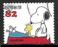 Snoopy reading letter