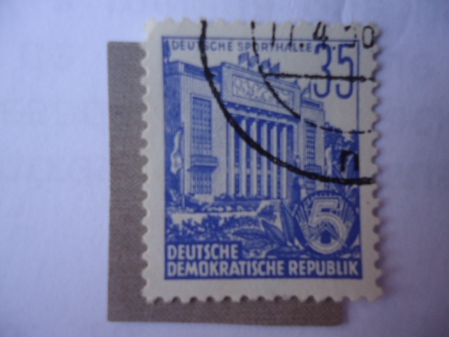 República Democrática (DDR) Pabellón de Deportes - Plan Quinquenal