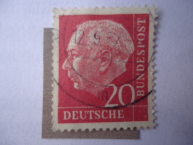 Prof. Dr. Theodor Heuss (1884-1963) Primer Presidente Alemania Federal, 1949/59.
