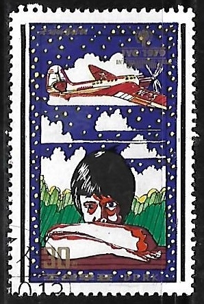Niño con avion